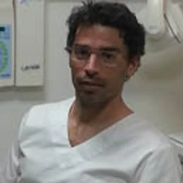 Chirurgien dentiste Lionel Lamontagne